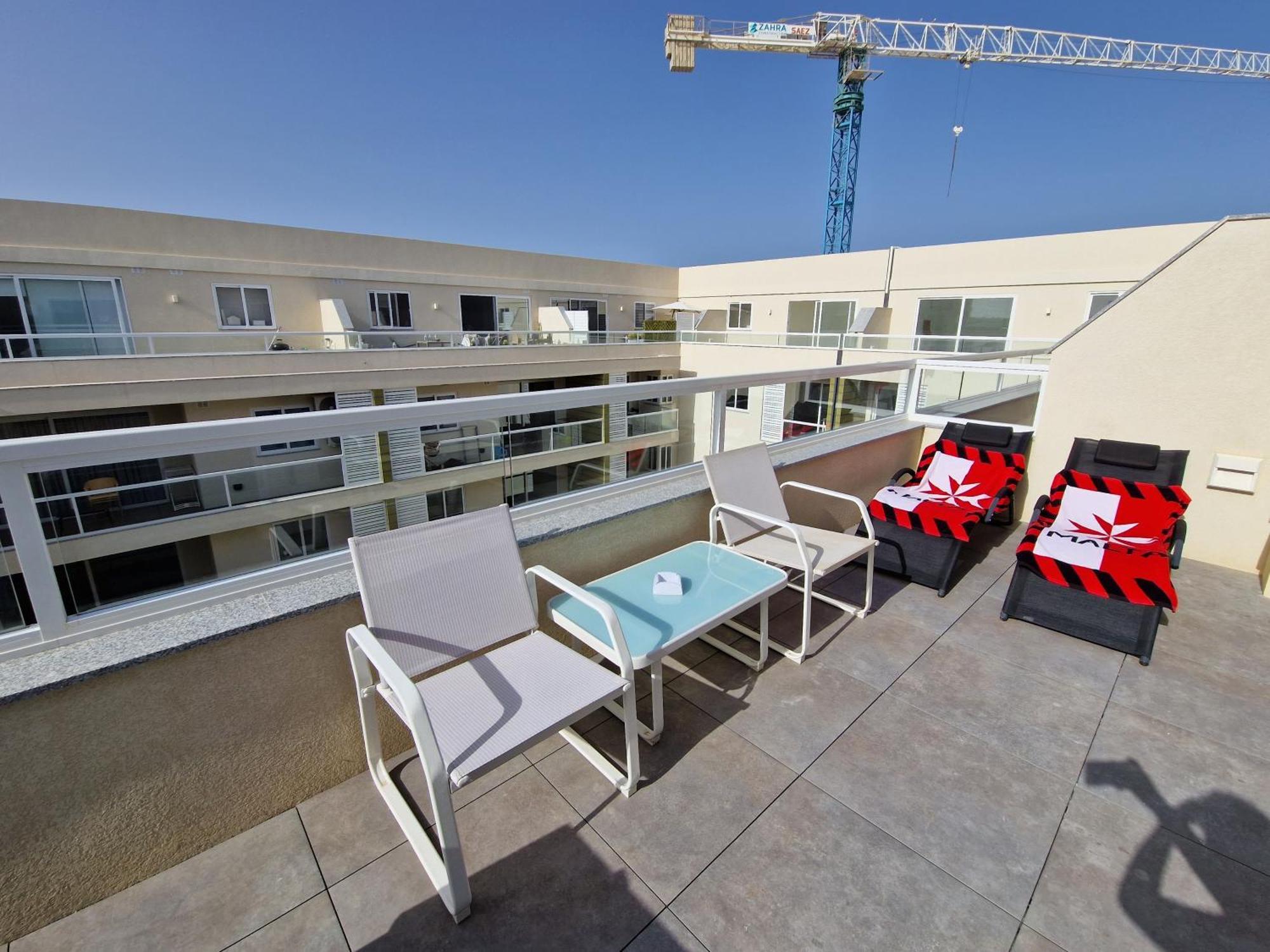 Appartement Sea View New Penthouse Terrace & Garage Parking à San Pawl il-Baħar Extérieur photo